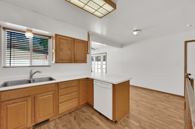 Building Photo - 9325 Quail Hollow Cir