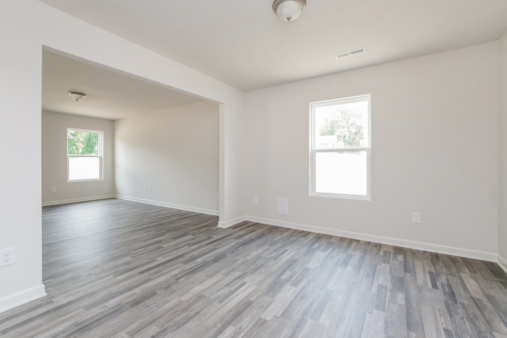 Building Photo - 1054 Manor Dr