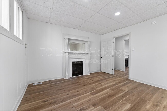 Building Photo - 604 Hart St
