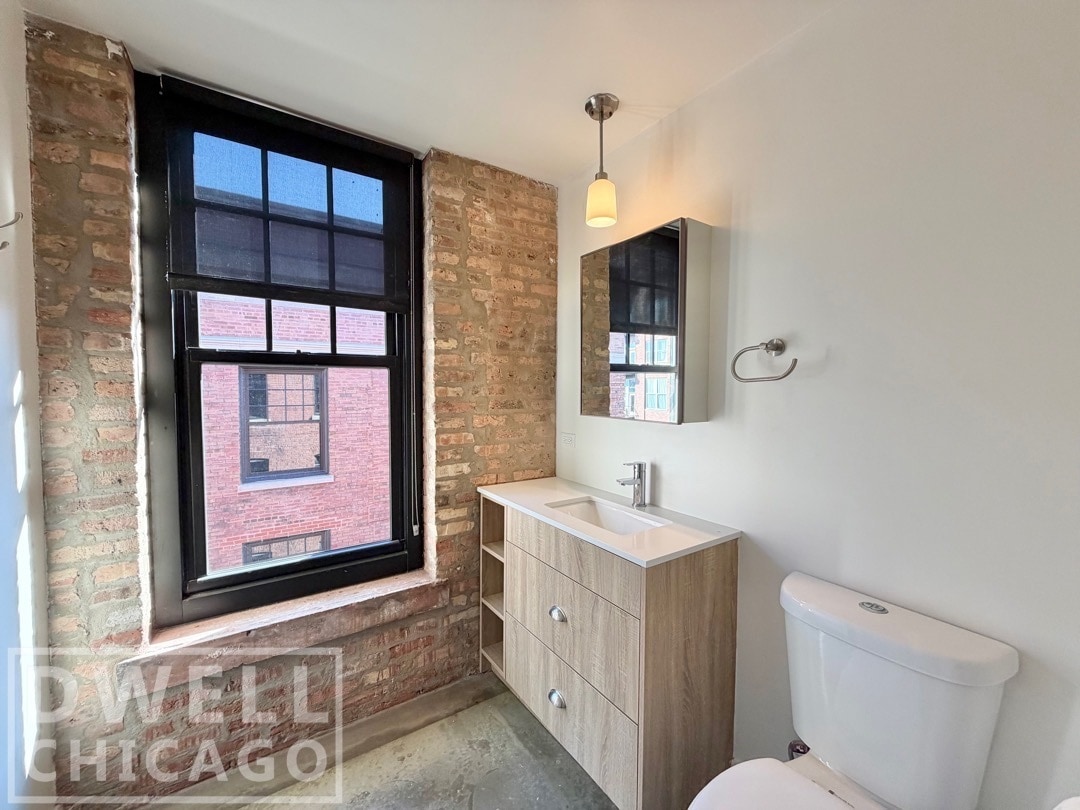 Building Photo - 1513 W Adams St