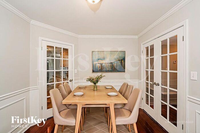 Building Photo - 501 Baronne St