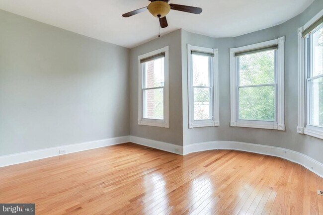 Building Photo - 1417 G St NE
