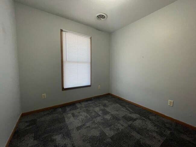 Building Photo - 360 Stone Dr