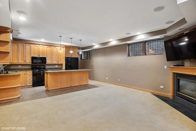 Building Photo - 1631 W Wolfram St
