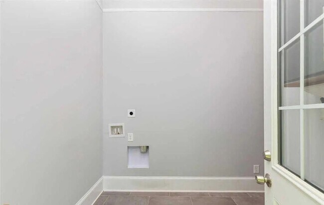 Building Photo - 632 Grady Pl SW