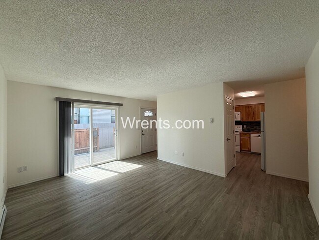 Building Photo - 6014-6018 N Atlantic 26-500RK