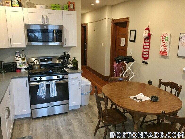 Building Photo - 174 St Alphonsus St