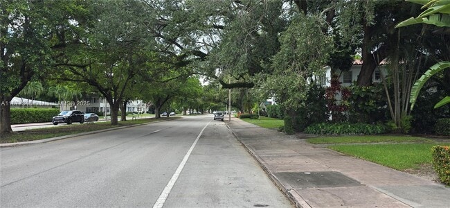 Building Photo - 3915 Ponce de Leon Blvd