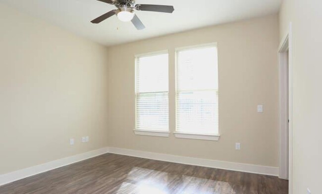 Building Photo - 1 bedroom in Conroe TX 77385