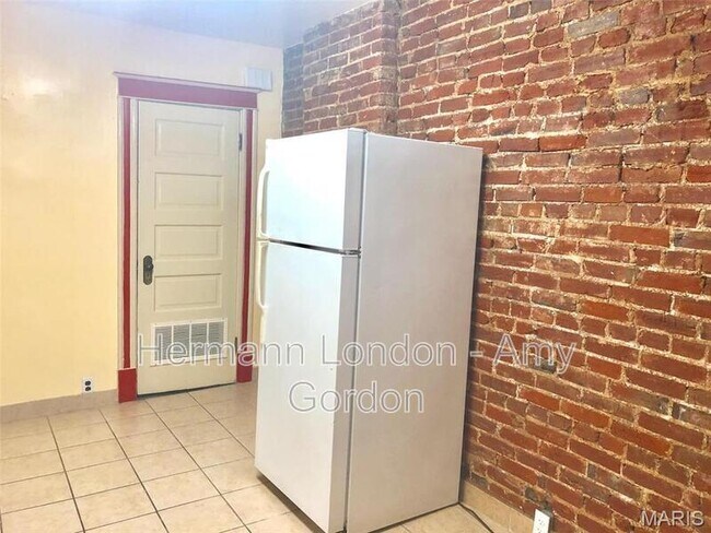 Building Photo - 3918 Flad Ave