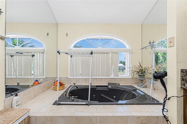 Building Photo - 202 George Rd SE