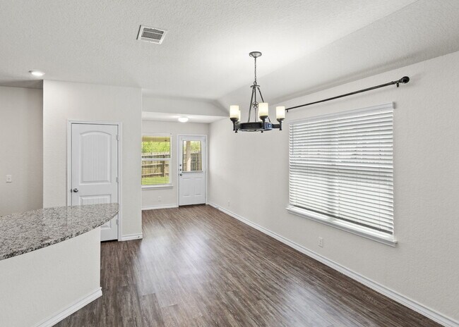 Building Photo - "4-Bedroom Haven in Cibolo with Spacious Living!"