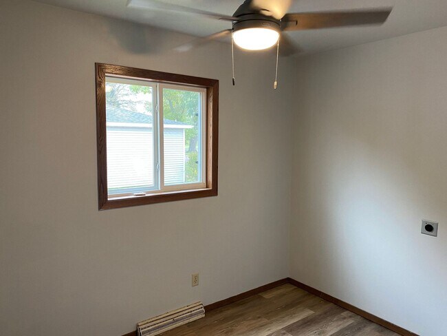 Building Photo - 608 N Walnut Ave