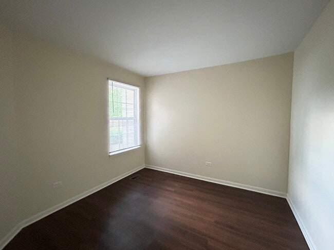 Building Photo - 2300 Woodside Dr
