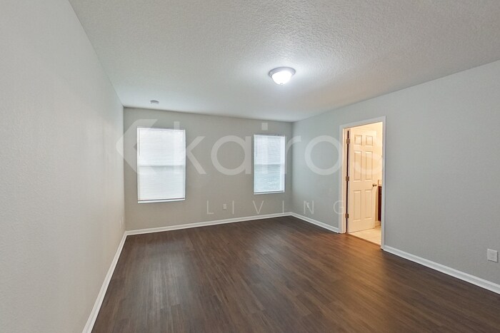 Building Photo - 1335 Mull St