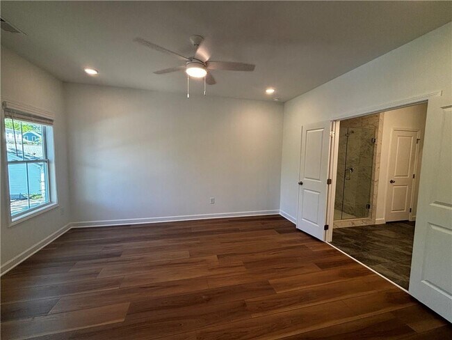 Building Photo - 202 Summit Ave SE