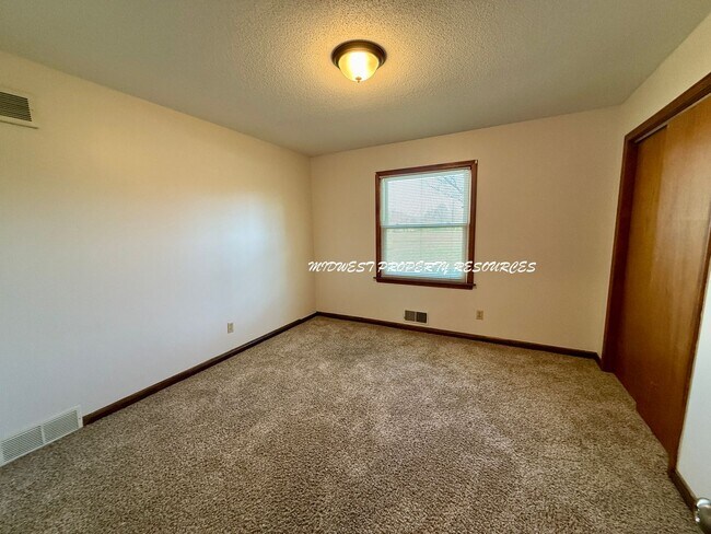 Building Photo - Spacious 3 Bedroom Home with Finished Lower Level & Large Fenced Yard