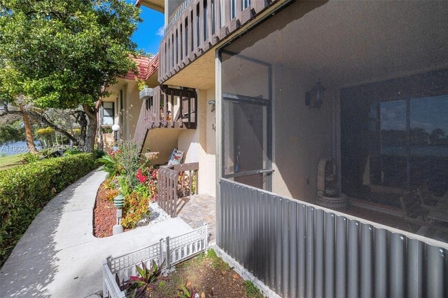 Building Photo - 770 NE 199th St