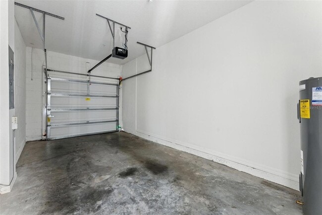 Building Photo - 6524 S Goldenrod Rd