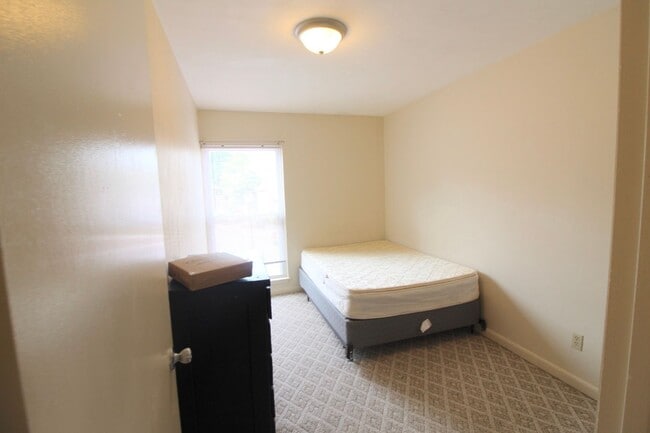 Building Photo - 1408 Bradley Dr