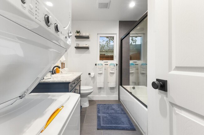 Building Photo - 1316 Grand Ave