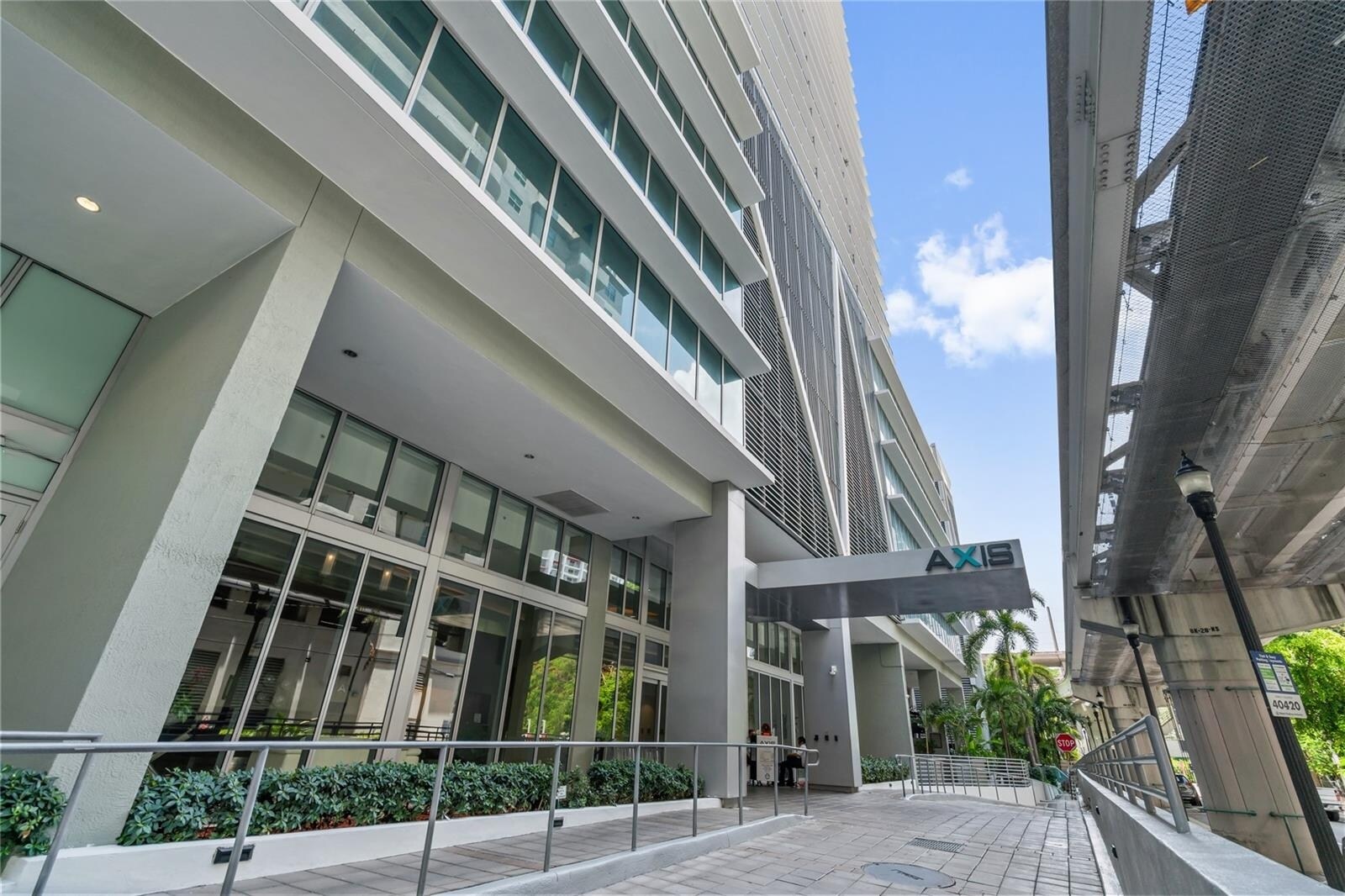 Building Photo - 1111 SW 1st Ave
