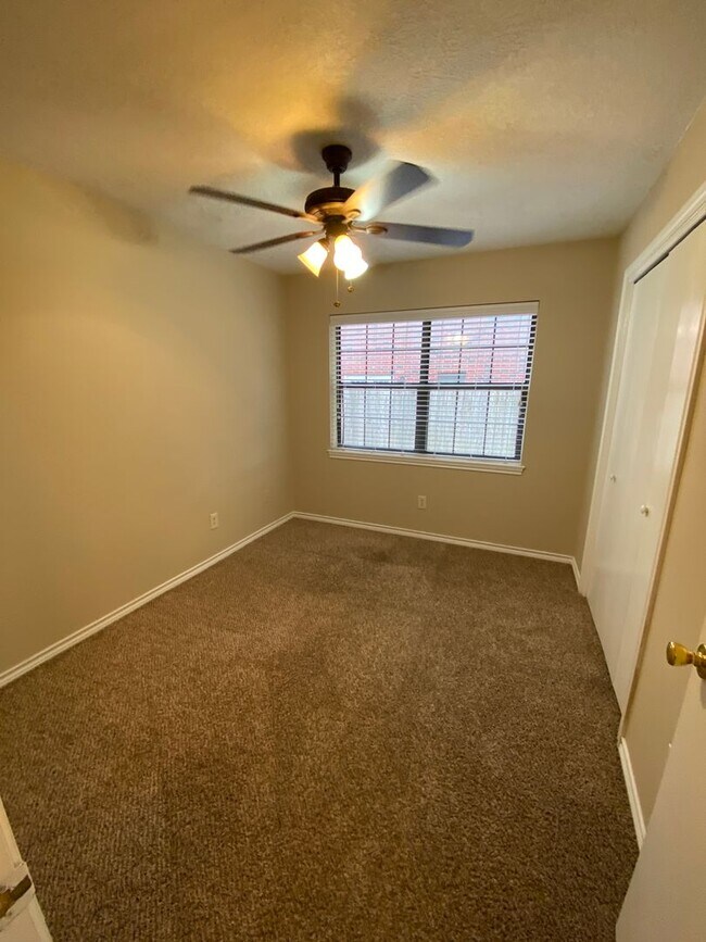 Building Photo - AUGUST PRE-LEASE Spacious & Affordable 3 B...