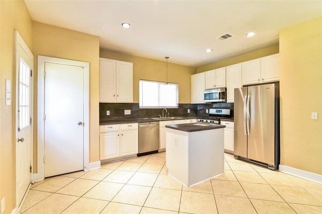 Building Photo - 10750 Cobblecreek Way