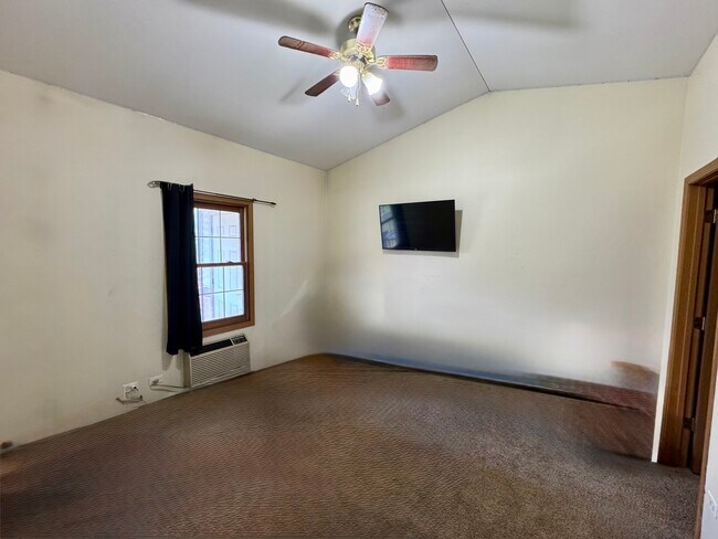 Building Photo - 531 Leah Ln