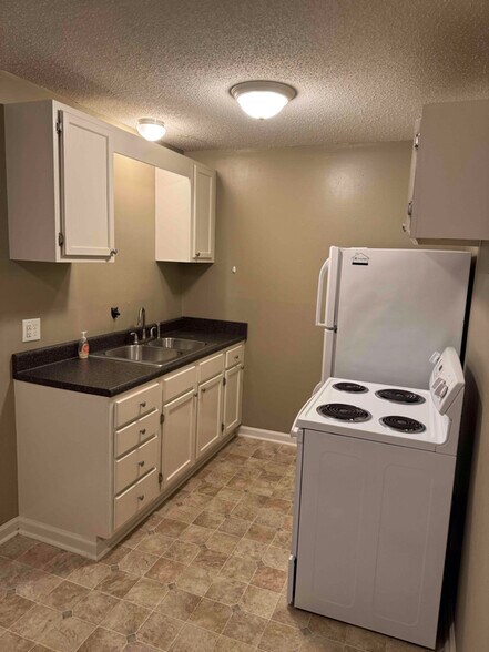 Building Photo - 261 White Bridge Pike