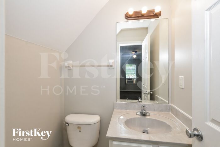 Building Photo - 995 Nesting Wood Cir W