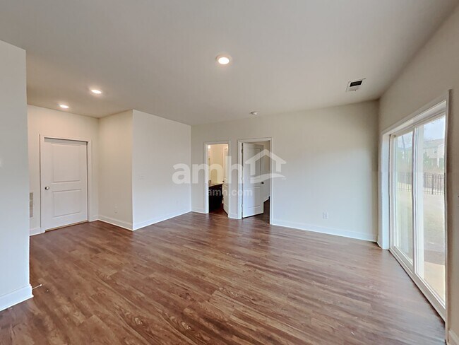 Building Photo - 718 Cyprus Ave