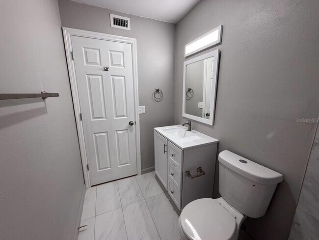 Building Photo - 9221 Tudor Dr