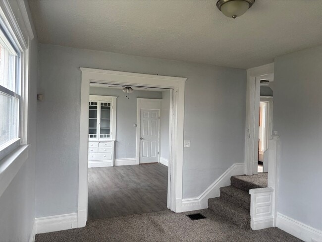 Building Photo - Charming 7-Bedroom Property in Prime Location