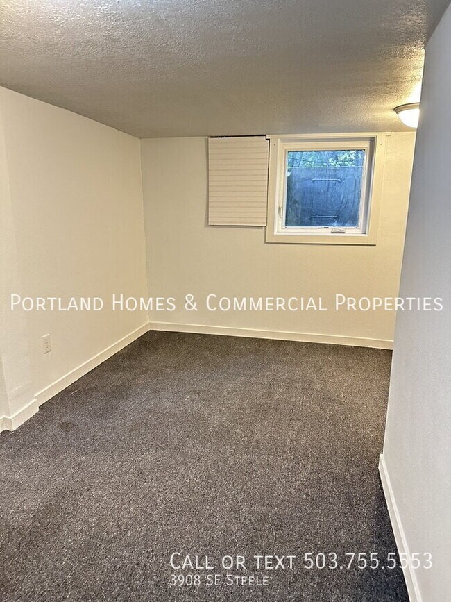 Building Photo - 3908 SE Steele-