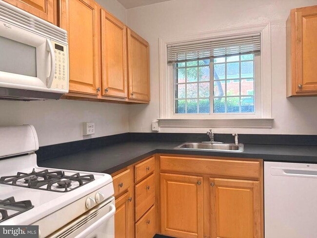 Building Photo - 3211 Ravensworth Pl