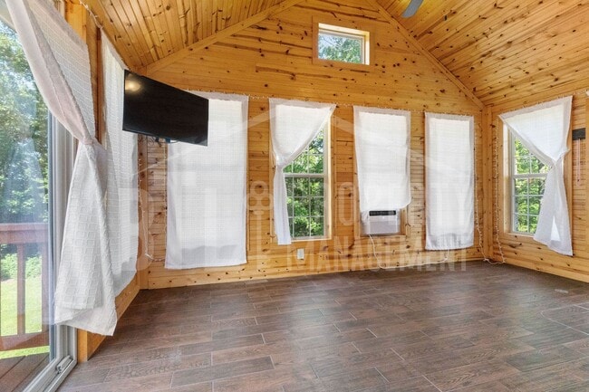 Building Photo - 3 Bedroom/2 Bath Duplex in Stonebridge Vil...