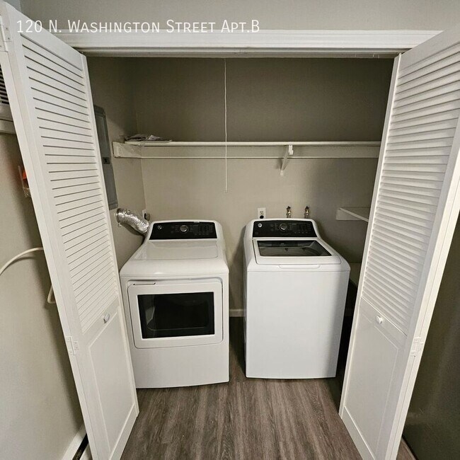 Building Photo - 120 N Washington St