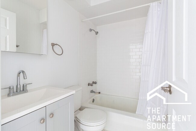 Building Photo - 544 W Melrose St