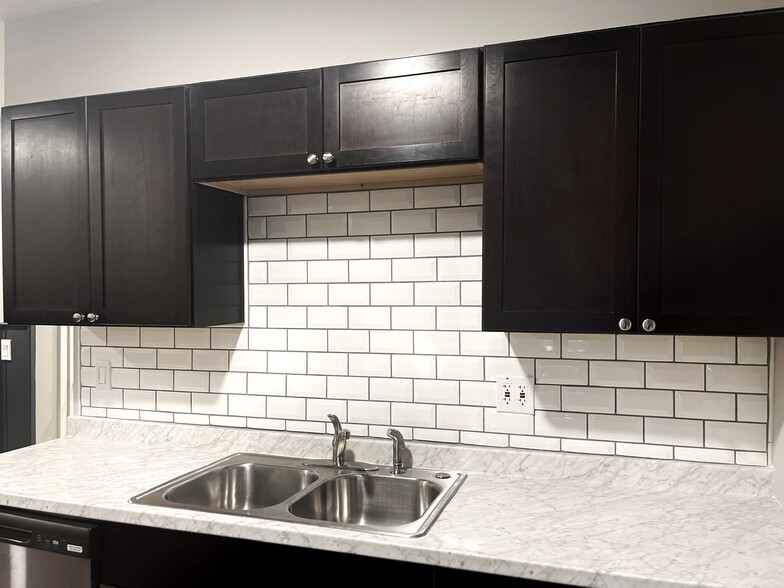 Kitchen Cabinets - 3415 McFarlan Rd