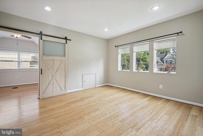 Building Photo - 5817 Greentree Rd