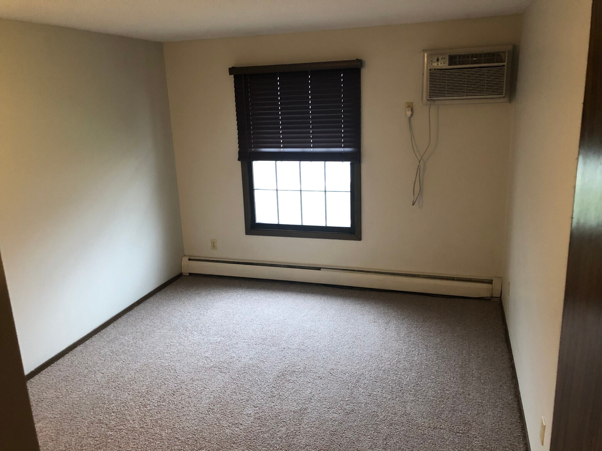 Building Photo - 825 Old Settlers Trl