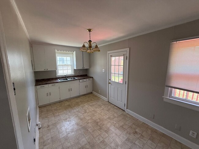 Building Photo - 2 Bedroom House near Downtown Raleigh east of Oakwood