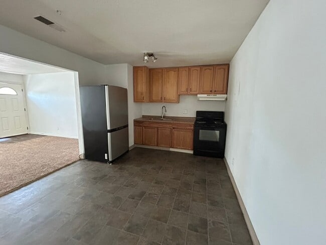 Building Photo - Affordable 3 bedroom 2 bath Apartment
