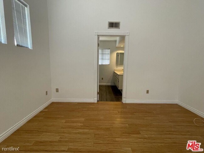 Building Photo - 3 br, 3 bath House - 3100 E Sierra Madre Blvd