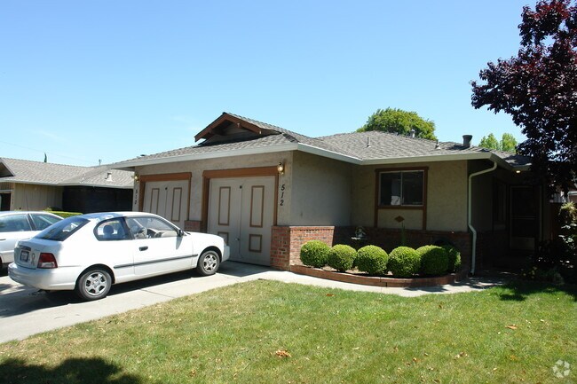 Building Photo - 510-512 Northlake Dr