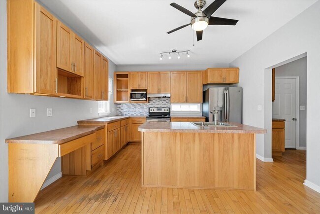 Building Photo - 228 Ariel Ave