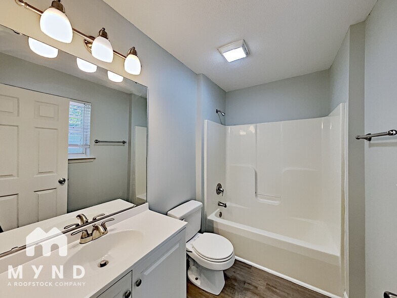 Building Photo - 1518 Lantern Pl