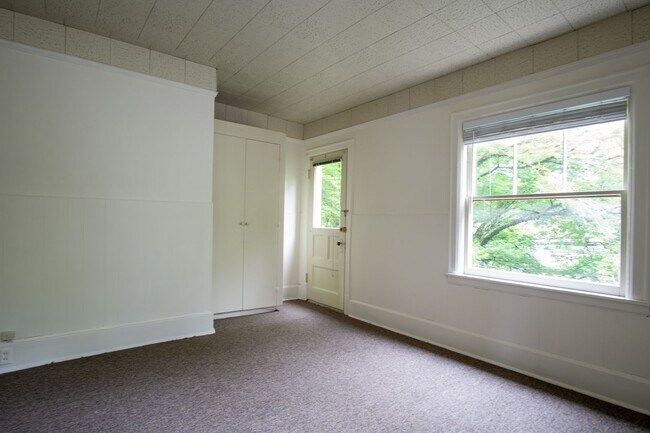 Building Photo - Top Floor Corner Flat in GORGEOUS 1886 Nob...