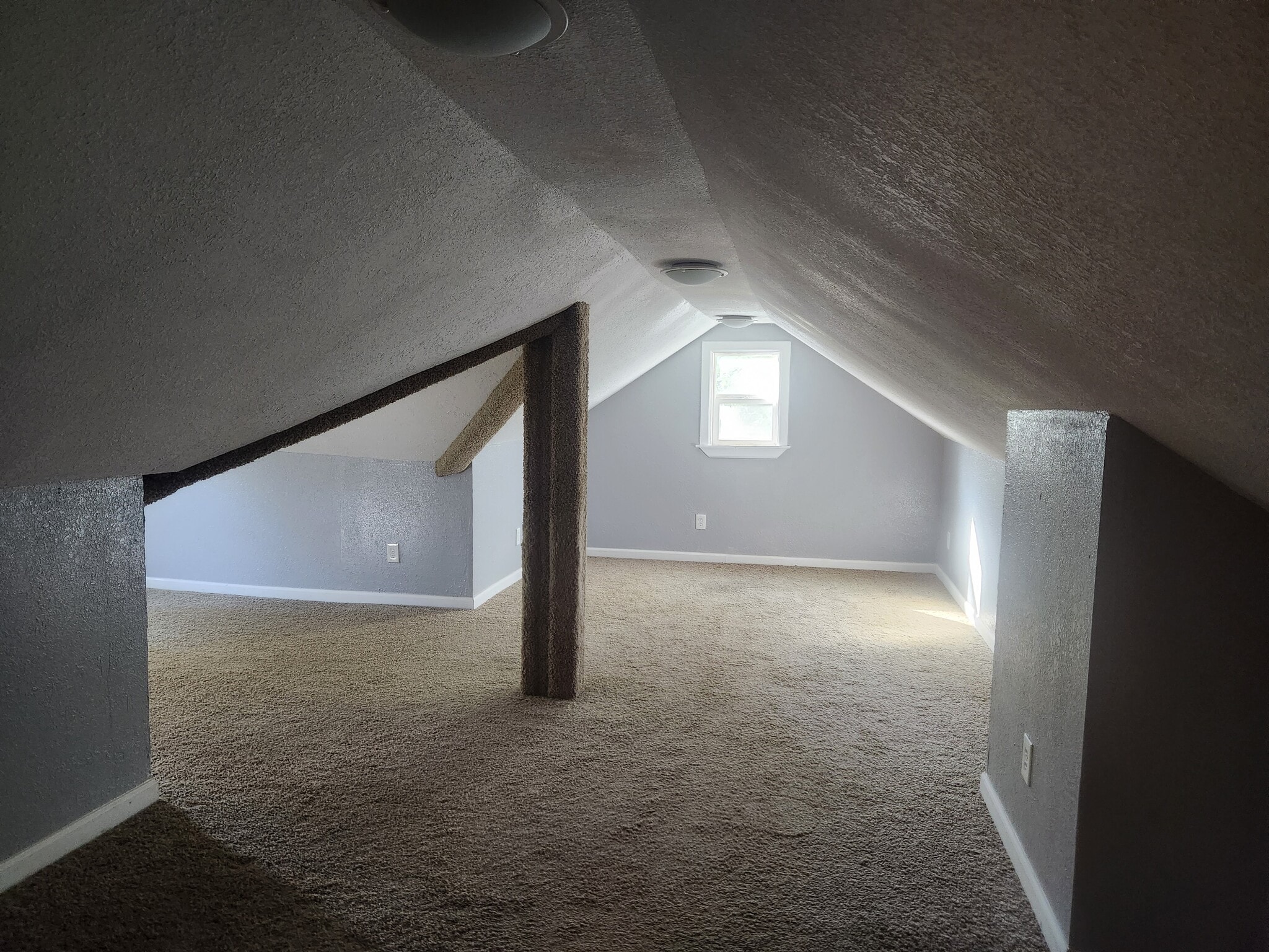 Building Photo - 5928 Fontana St